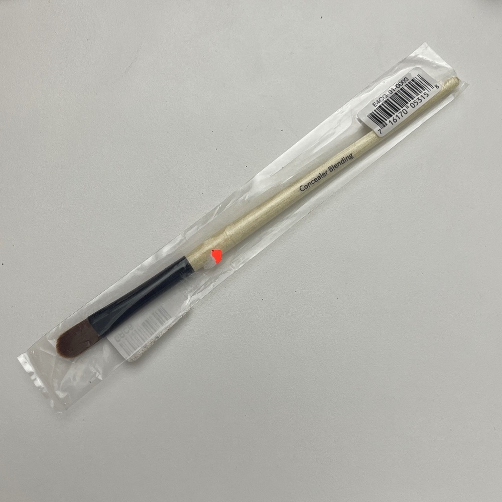 NEW Bobbi Brown Concealer Blending Brush Brand New MSRP $39